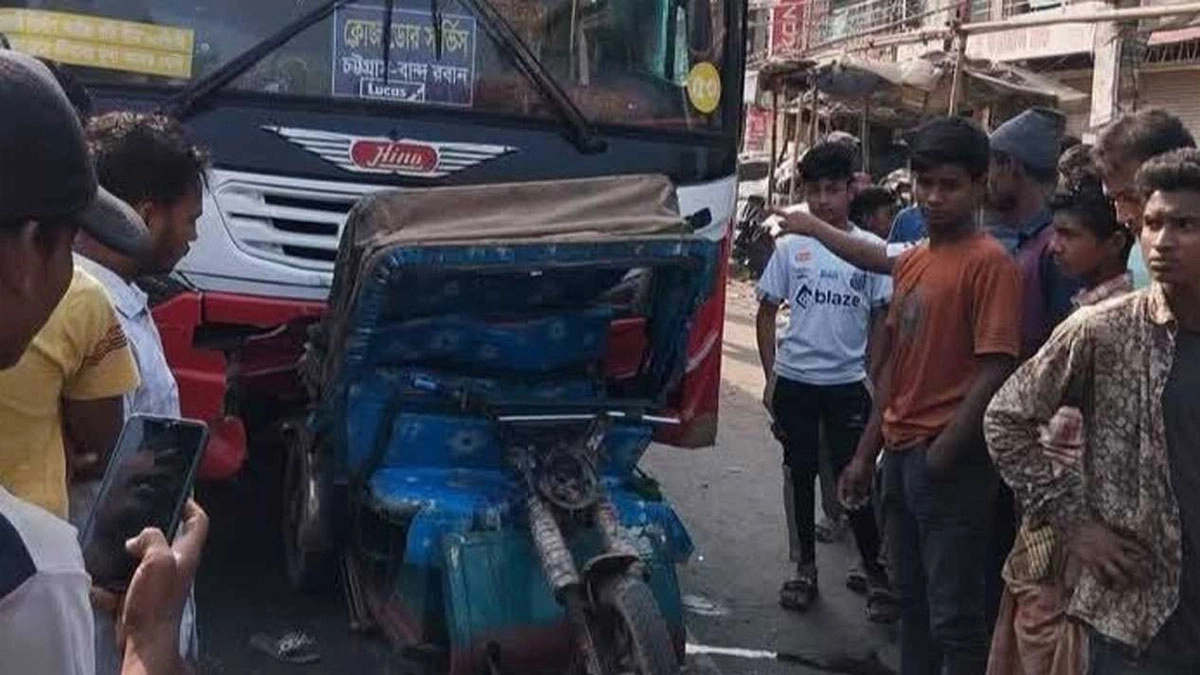 চট্টগ্রামে বাসচাপায় ভাই-বোনসহ নিহত ৩