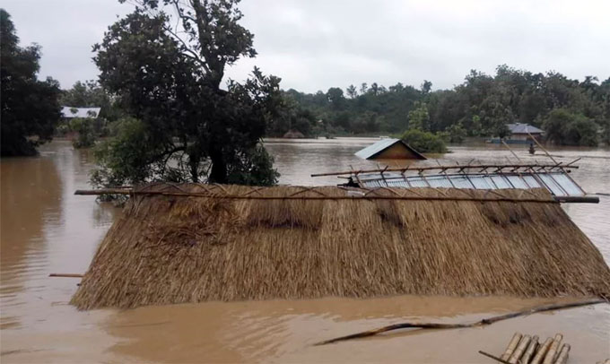 স্মরণকালের ভয়াবহ বন্যা, নিহত বেড়ে ১৩