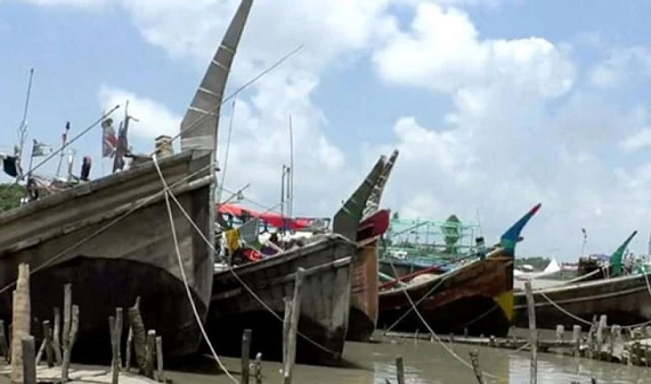 সুন্দরবনে ৩ শতাধিক ট্রলার নিরাপদ আশ্রয়ে