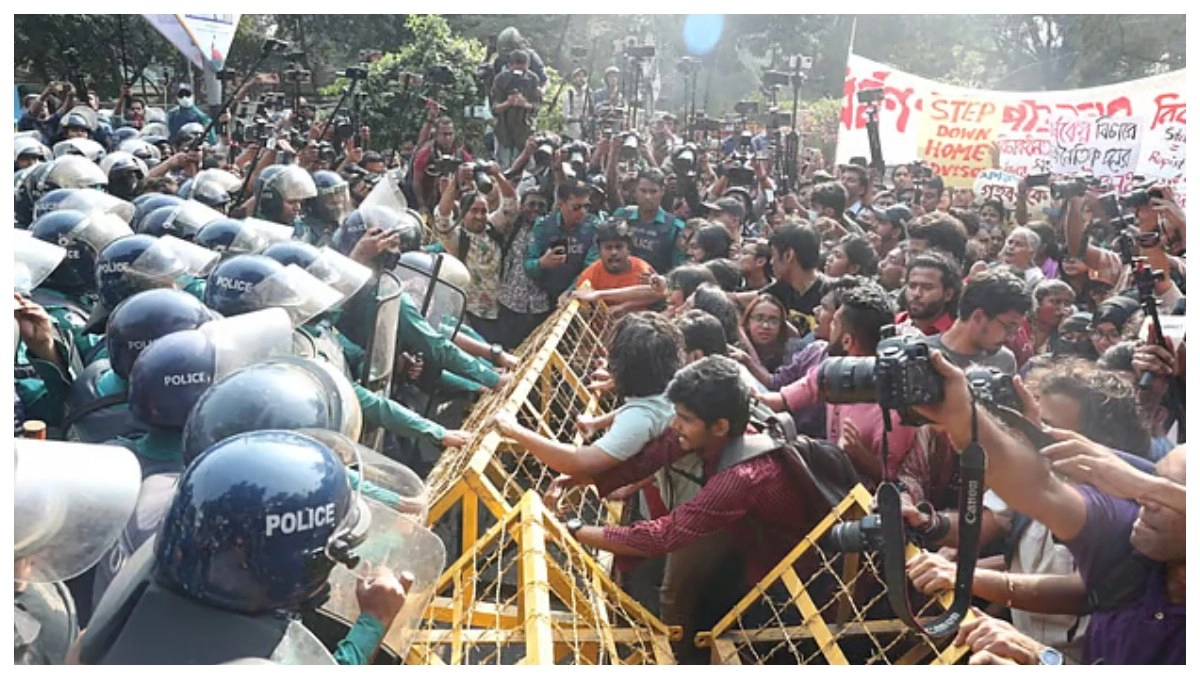 স্বরাষ্ট্র উপদেষ্টার পদত্যাগের দাবীতে গণপদযাত্রায় পুলিশের বাধা