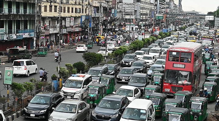 পরিবহন সেক্টরের দিকে নজর দেওয়া উচিত