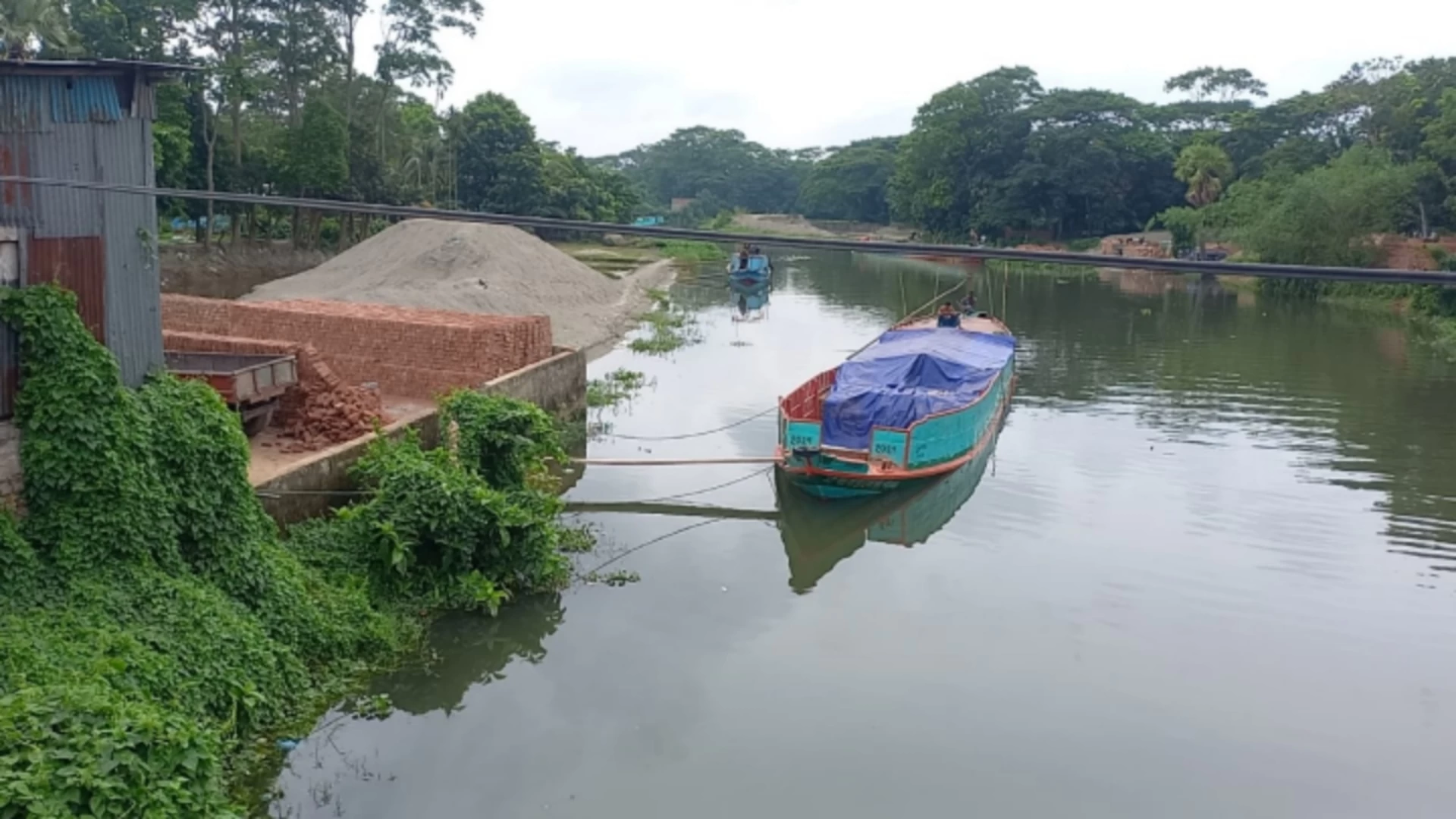 চাঁদপুরে গুরুত্বপূর্ণ জমজমিয়া খাল অবৈধভাবে দখল করে বালু ব্যবসা