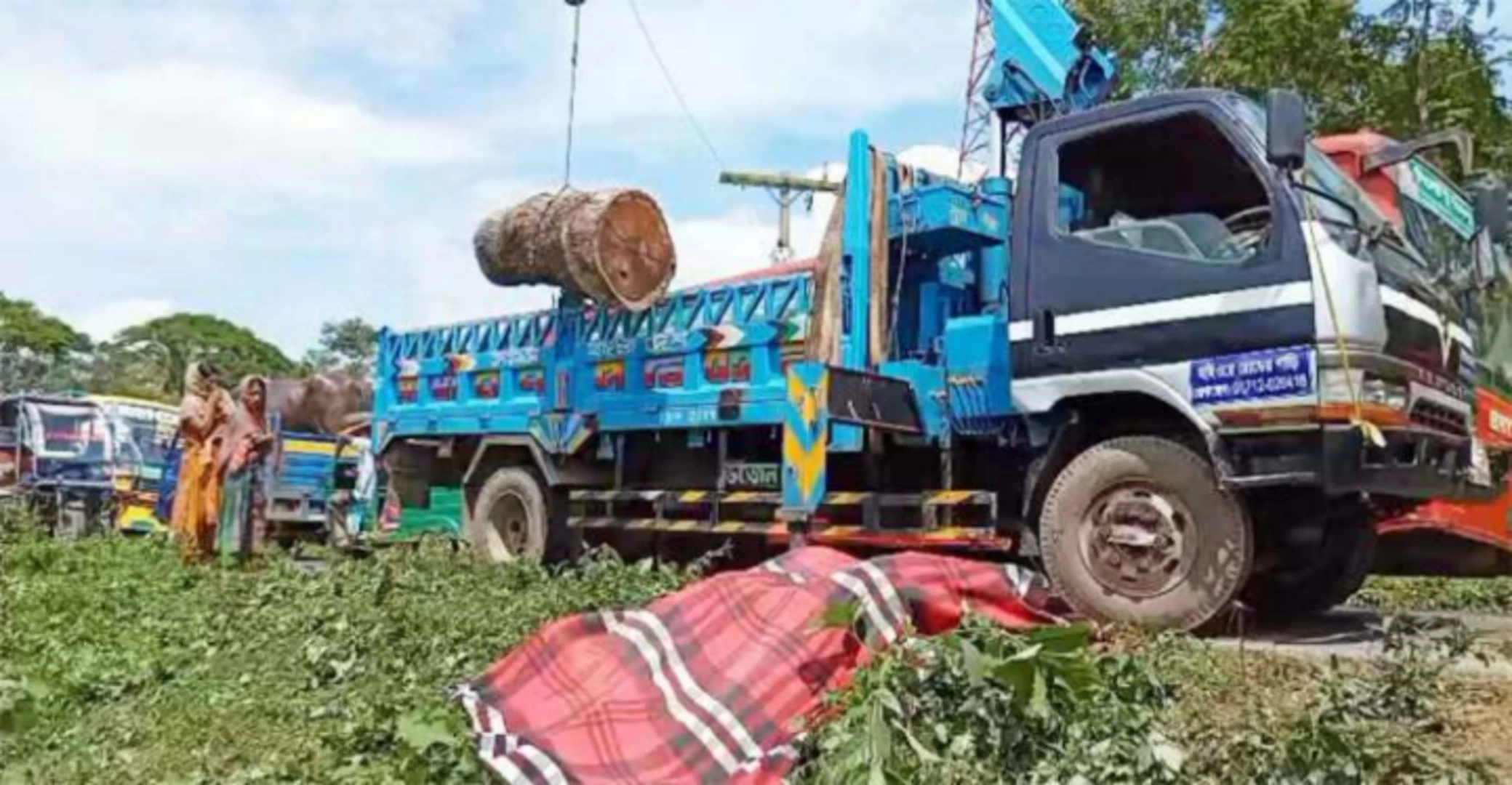 কসবায় ক্রেন বিদুৎস্পৃষ্ট হয়ে চালক-হেলপার নিহত