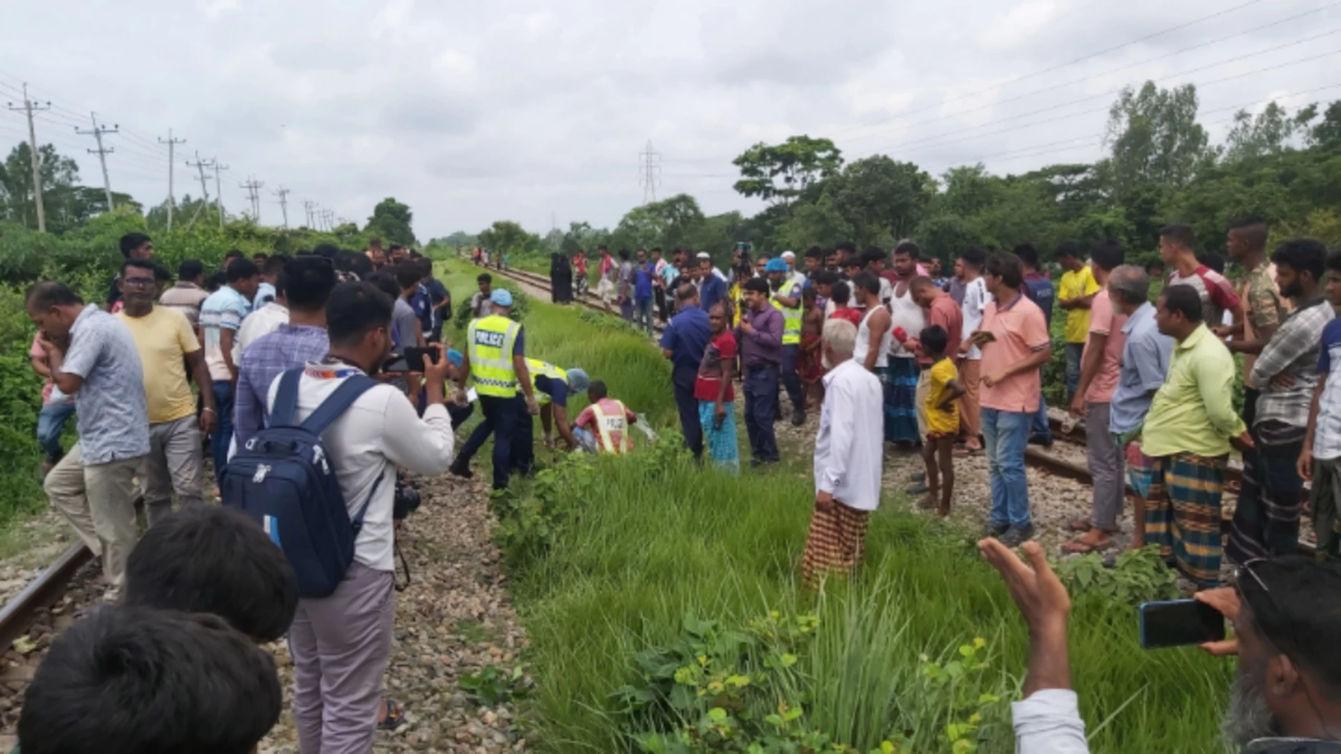 নরসিংদীতে ট্রেনে কাটা পড়ে নিহত ৫