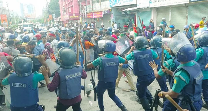 সারাদেশে শিক্ষার্থীদের সঙ্গে পুলিশের সংঘর্ষ